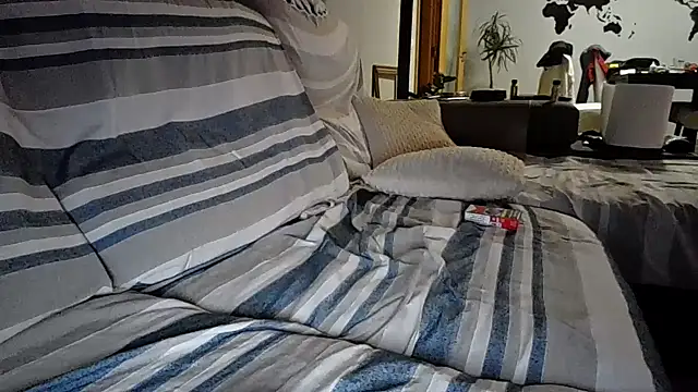 Snapshot of XxvanxX chatting on 10.21.25 XxvanxX online show from 10.21.25