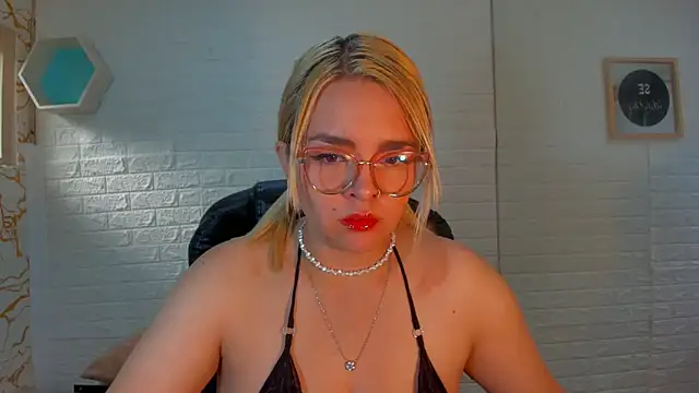 Snapshot of Eily_Blunts chatting on 10.20.25 Eily Blunts online show from 10.20.25