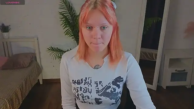 Snapshot of kitten_murray_ chatting on 10.15.25 kitten murray online show from 10.15.25