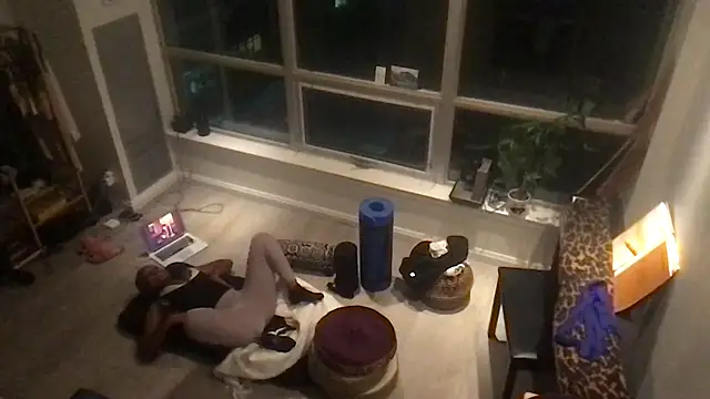 Snapshot of tia___fox chatting on 10.28.25 tia fox online show from 10.28.25