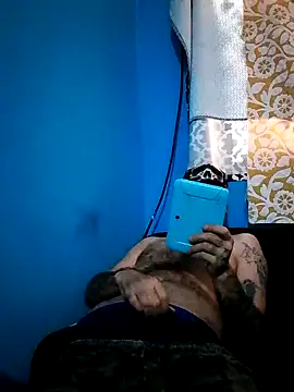 Snapshot of roelbluee226 chatting on 10.06.25 roelbluee226 online show from 10.06.25