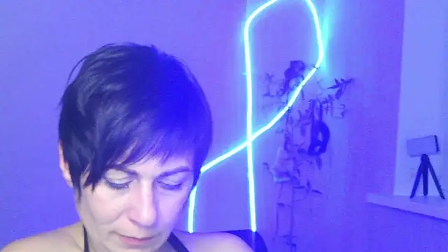 Ashley Brookss online show from 11.08.25