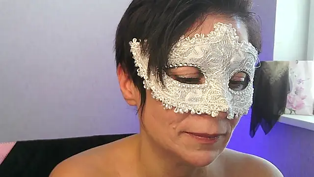 Ashley Brookss online show from 11.16.25