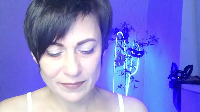 Ashley Brookss online show from 11.21.25