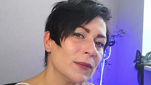 Ashley Brookss online show from 11.22.25