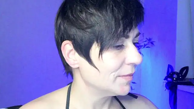 Ashley Brookss online show from 11.22.25