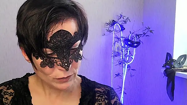 Ashley Brookss online show from 11.23.25