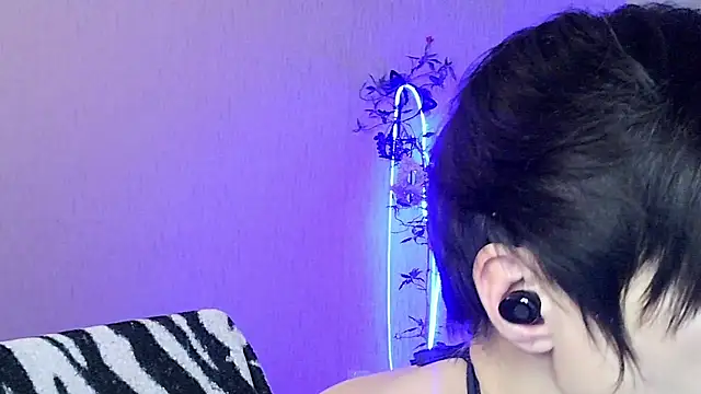 Ashley Brookss online show from 11.27.25