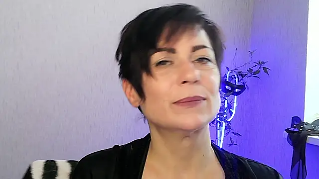 Ashley Brookss online show from 11.30.25