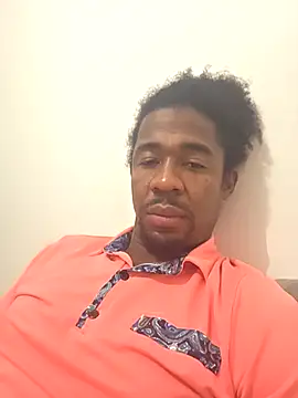 Snapshot of cracha chatting on 10.11.25 cracha online show from 10.11.25