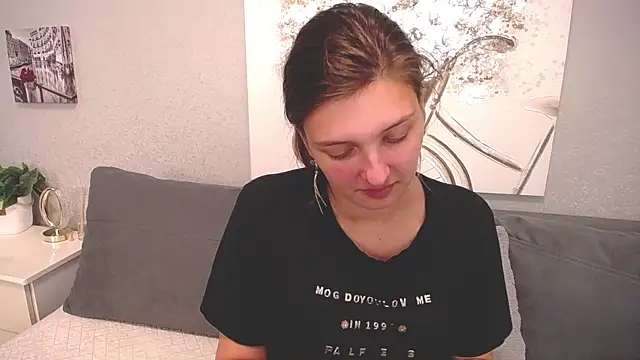 Snapshot of AlisaPeres chatting on 10.13.25 AlisaPeres online show from 10.13.25