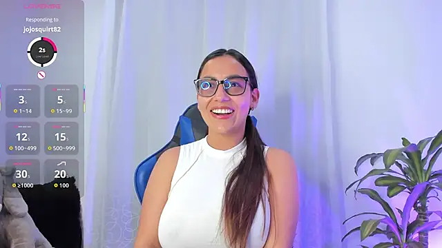 Snapshot of aleaa_x chatting on 10.11.25 aleaa x online show from 10.11.25
