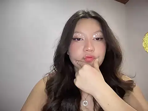 Snapshot of Rachel_James__ chatting on 10.31.25 Rachel James   online show from 10.31.25