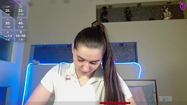 Snapshot of cutieblush chatting on 10.04.25 cutieblush online show from 10.04.25
