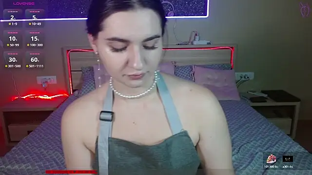Snapshot of cutieblush chatting on 10.11.25 cutieblush online show from 10.11.25