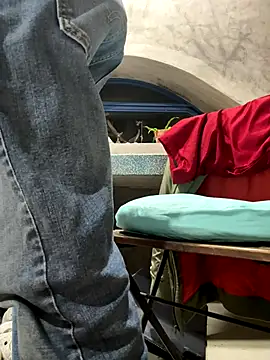 Snapshot of HenryLee1983-cums chatting on 10.06.25 HenryLee1983-cums online show from 10.06.25