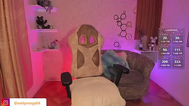 EvelynVega0 online show from 11.15.25