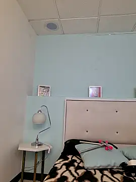 Snapshot of annyaparis chatting on 10.14.25 annyaparis online show from 10.14.25