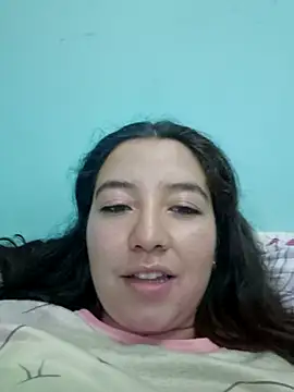 Snapshot of annyaparis chatting on 10.15.25 annyaparis online show from 10.15.25