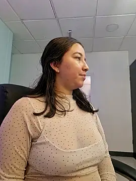 Snapshot of annyaparis chatting on 10.16.25 annyaparis online show from 10.16.25