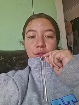 Snapshot of annyaparis chatting on 10.19.25 annyaparis online show from 10.19.25