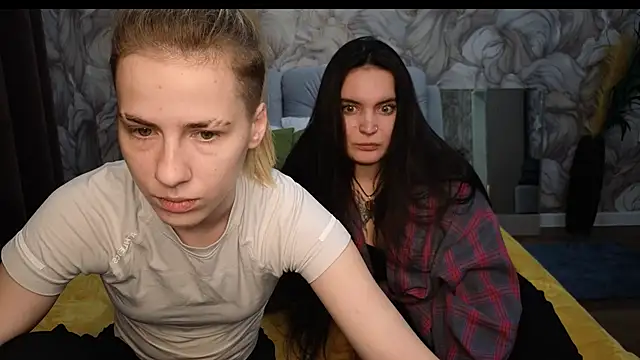 Snapshot of Mary_12 chatting on 10.05.25 Mary 12 online show from 10.05.25