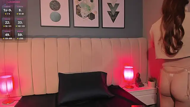 DaimondPink online show from 10.15.25