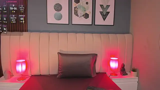 DaimondPink online show from 10.17.25