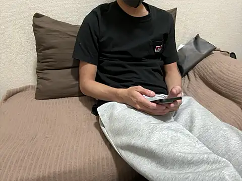 Snapshot of Ryunosukesuke chatting on 11.03.25 Ryunosukesuke online show from 11.03.25