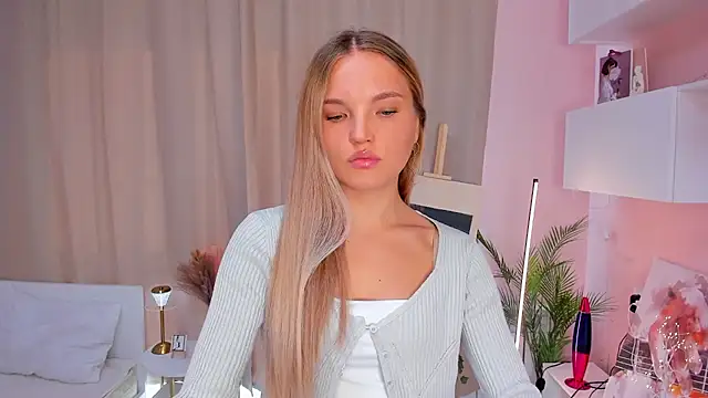 JulieLupo online show from 10.02.25