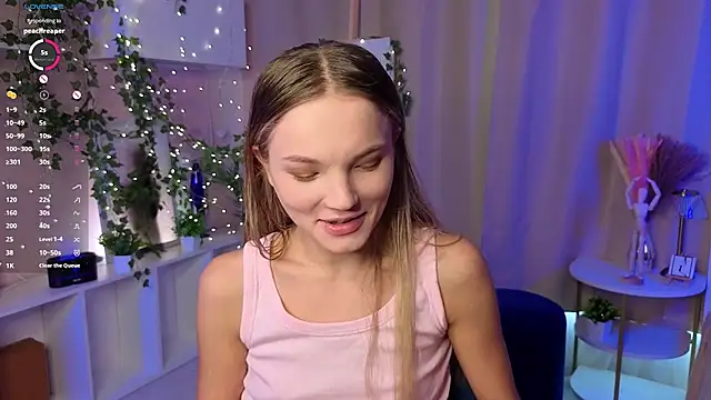 JulieLupo online show from 11.08.25