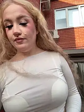 RollDolls online show from 10.27.25