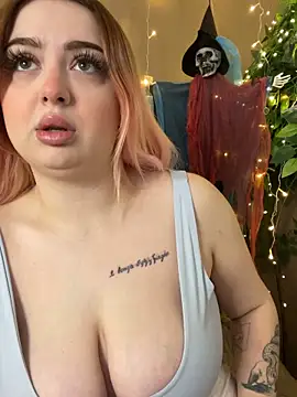 KellyMoors online show from 11.06.25