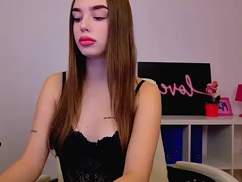 Snapshot of Nica_Diamond chatting on 10.13.25 Nica Diamond online show from 10.13.25
