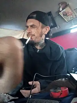 Snapshot of LetMeLiqU chatting on 11.01.25 LetMeLiqU online show from 11.01.25