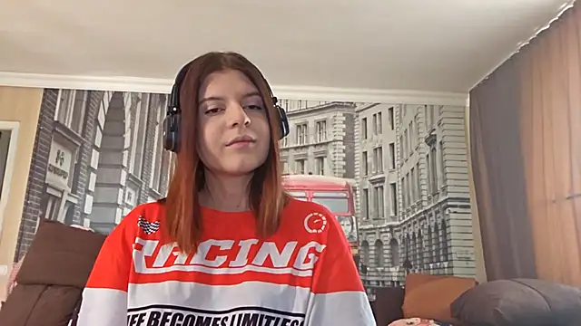 LissaKradfer online show from 10.17.25