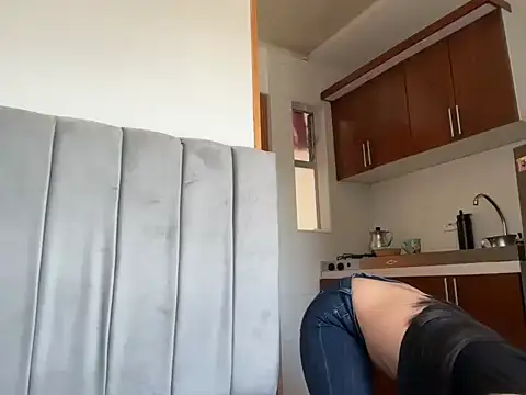 Snapshot of camilita1820 chatting on 10.02.25 camilita1820 online show from 10.02.25