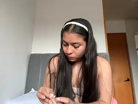 Snapshot of camilita1820 chatting on 10.21.25 camilita1820 online show from 10.21.25