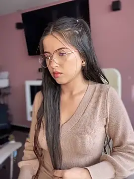 KyliePink  online show from 10.04.25