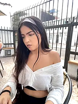 KyliePink  online show from 10.15.25