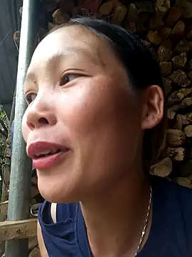 Snapshot of hanghuong chatting on 10.04.25 hanghuong online show from 10.04.25