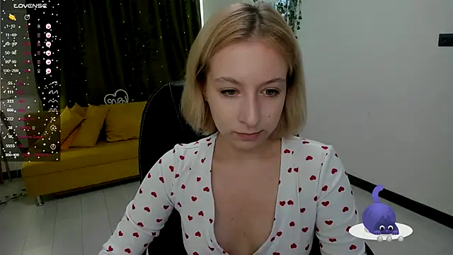 Snapshot of Emma_Garcias chatting on 10.11.25 Emma Garcias online show from 10.11.25