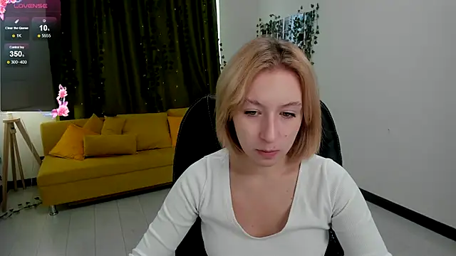 Snapshot of Emma_Garcias chatting on 10.17.25 Emma Garcias online show from 10.17.25