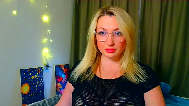 Mila5361 online show from 10.17.25