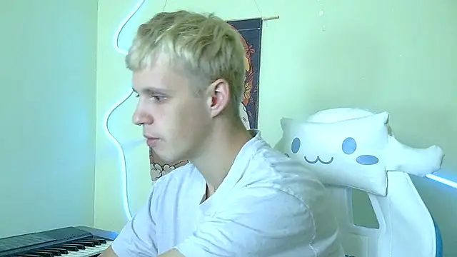 Snapshot of _Timmy_Boy_ chatting on 10.05.25  Timmy Boy  online show from 10.05.25