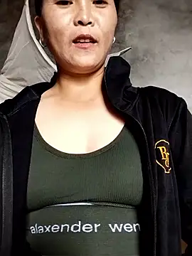 Snapshot of sumaybae chatting on 10.15.25 sumaybae online show from 10.15.25