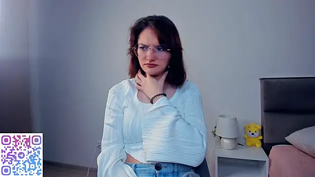 LorrieDegonia online show from 11.18.25