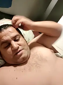 Snapshot of Zsoltzsolti23 chatting on 11.25.25 Zsoltzsolti23 online show from 11.25.25