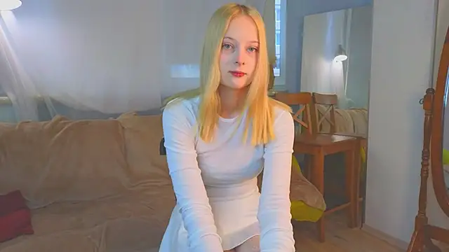 Snapshot of KamiBeg chatting on 10.16.25 KamiBeg online show from 10.16.25