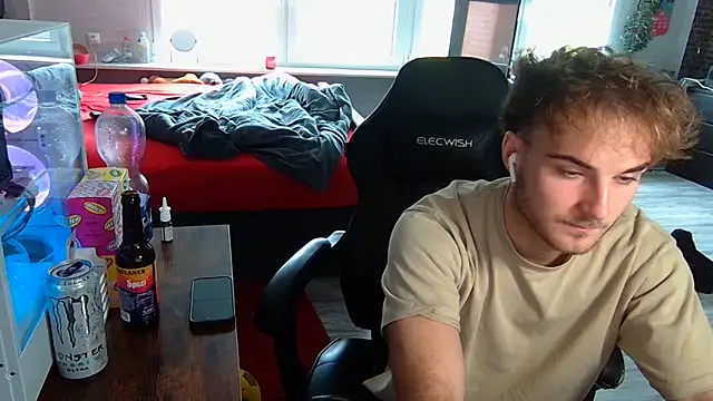 WolkenJunge2006 online show from 10.06.25